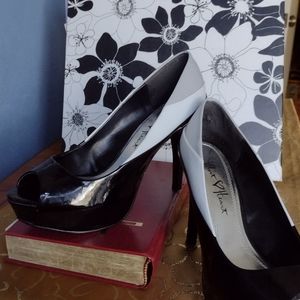 Velvet Heart Chunky Black & White Platform Shoes. chic Good Condition Used.